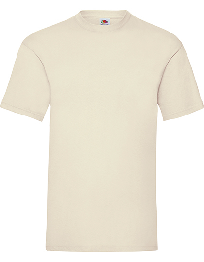 En råhvid T-shirt fra Fruit of the Loom vises i forgrunden. Den er enkel med korte ærmer og runde halskant, mod en neutral baggrund.
