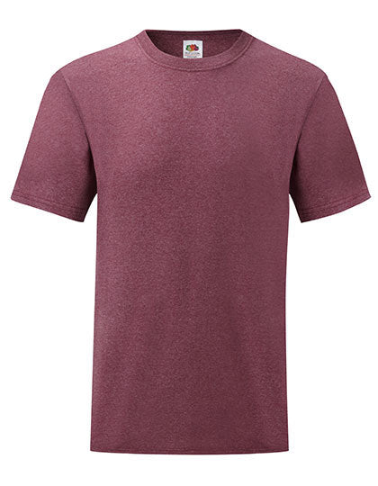 En bordeaux kortærmet T-shirt fra Fruit of the Loom vises mod en hvid baggrund.