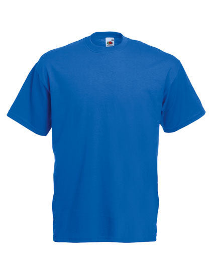 En simpel, blå T-shirt fra Fruit of the Loom, kortærmet og uden mønster, præsenteret mod en hvid baggrund.