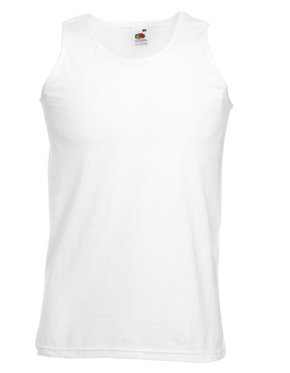 Hvid Fruit of the Loom tanktop uden ærmer hænger mod en hvid baggrund.